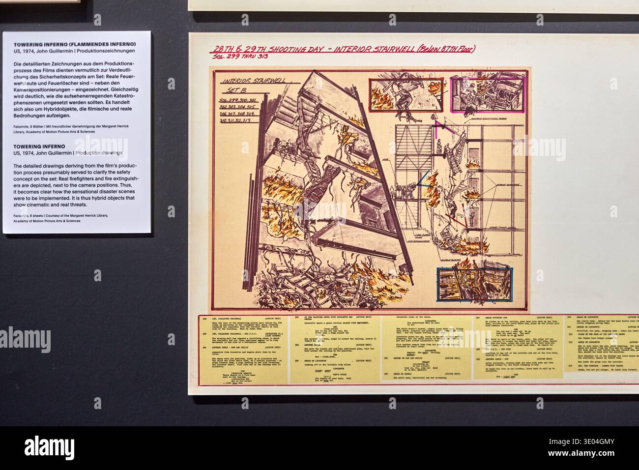Das Bild zeigt eine Ausstellungstafel aus einem Frankfurter Museum mit Produktionsmaterialien aus dem Katastrophenfilm The Towering aus dem Jahr 1974. Stockfoto