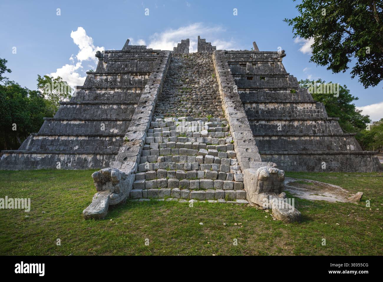 Das Ossuarium (El Osario) - Der Tempel Des Hohen Priesters - Chichen Itza, Yucatan, Mexiko Stockfoto