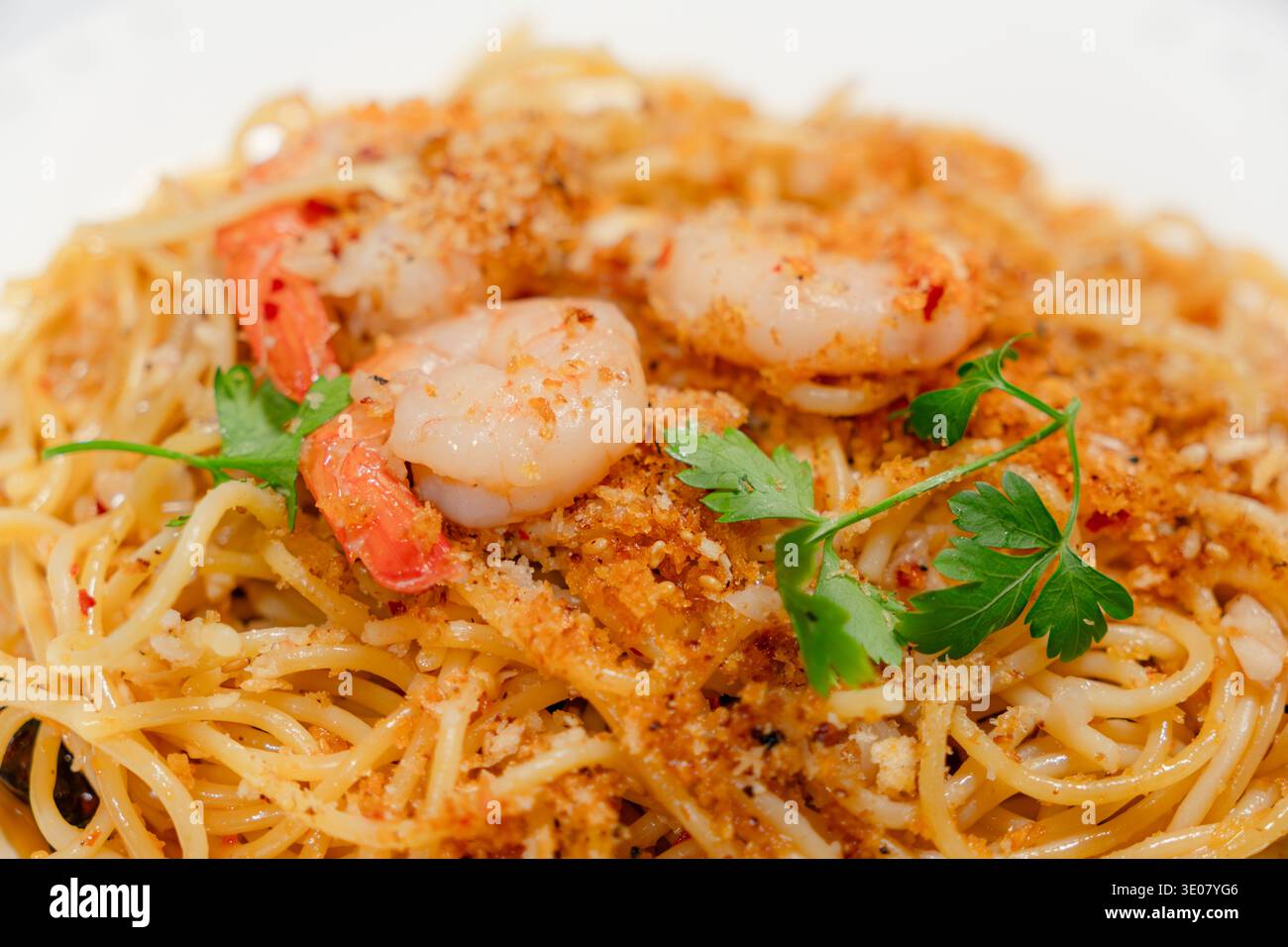 Nahaufnahme von Shrimps-aglio und olio-Pasta mit Knoblauch Stockfoto
