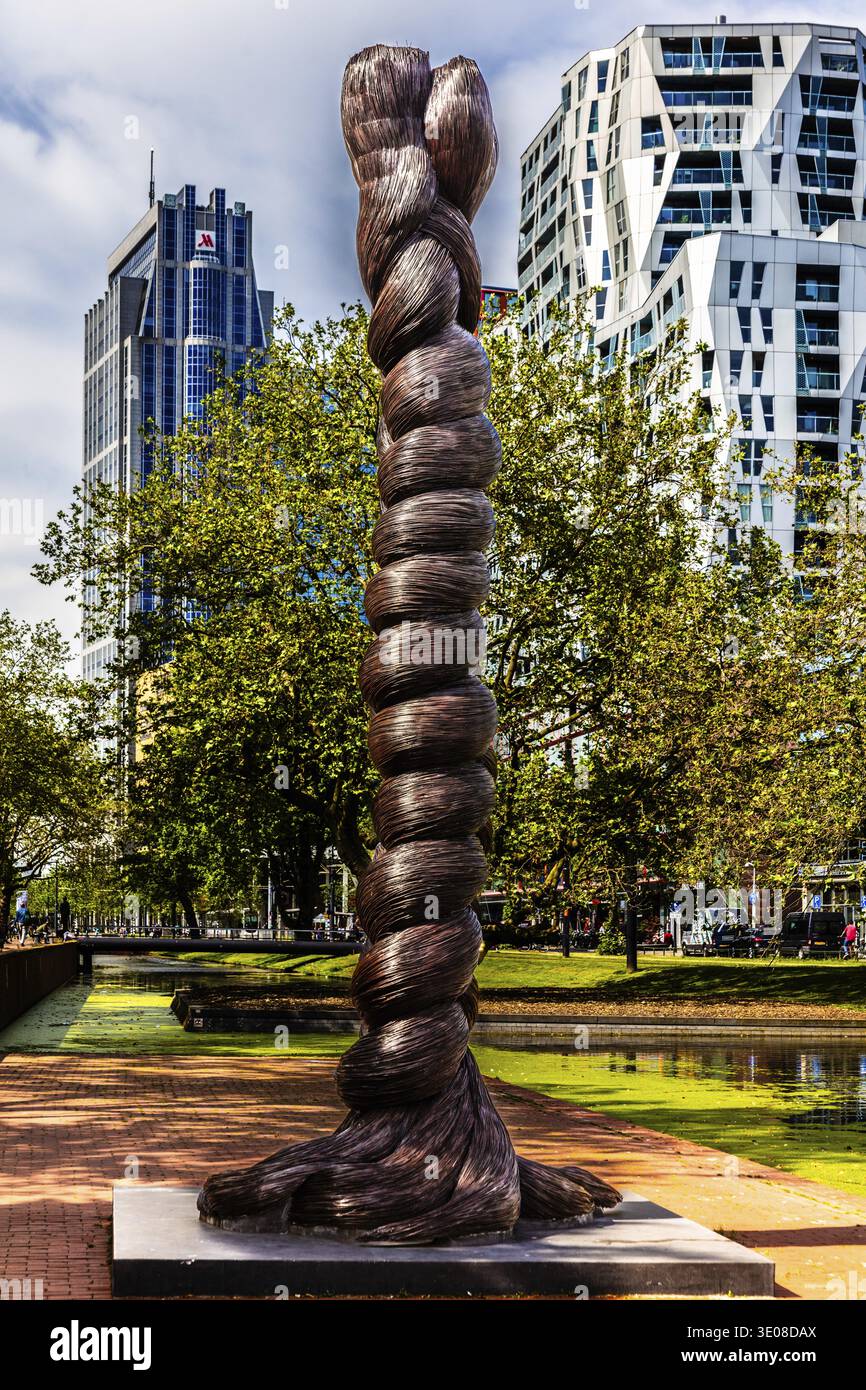 Skulptur The Plait, The Braid, von dem Künstler Kalliopi Lemos, Skulpturenterrasse in Westersingel, Rotterdam, Niederlande Stockfoto