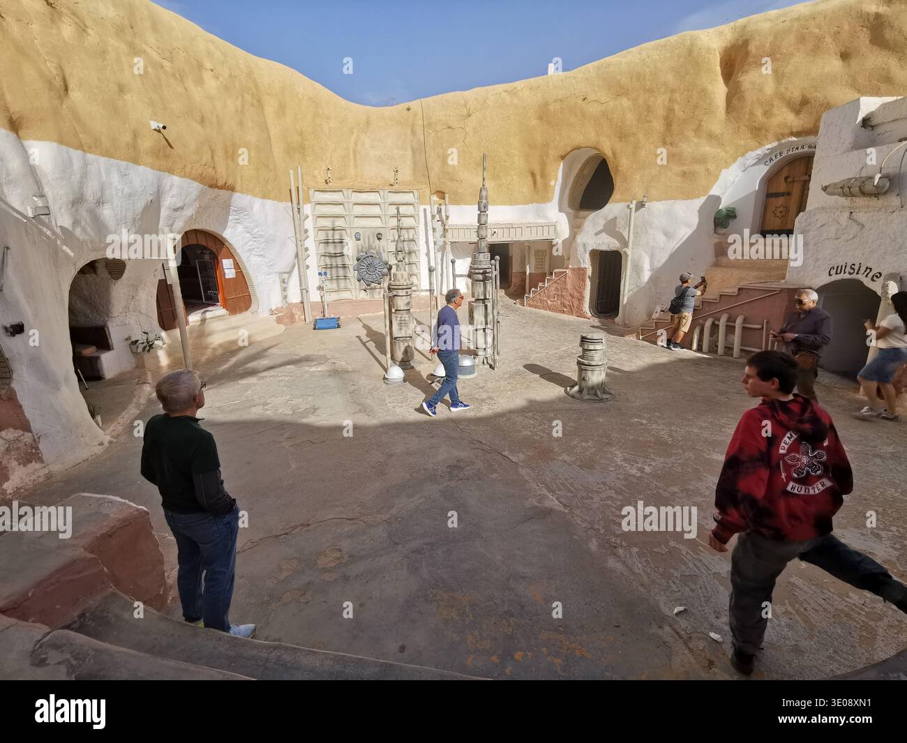 Matmata, Tunesien, unterirdisches Troglodytenhaus in – Original Star Wars Lars Homestead, heute ein Wüstenhotel mit traditioneller Berberhöhlenarchitektur. - Smartphone-aufgenommenes Stockfoto