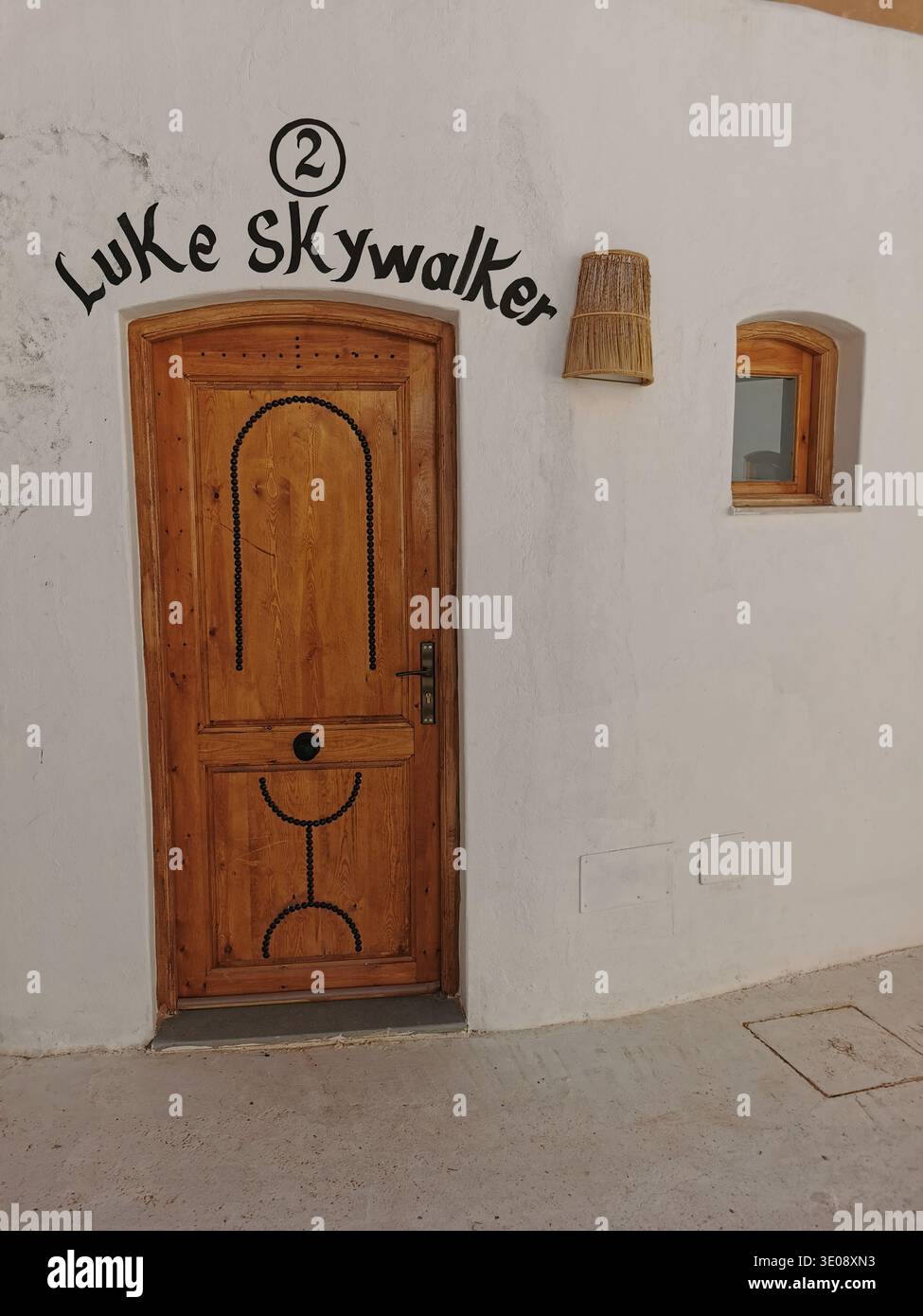 Matmata, Tunesien, unterirdisches Troglodytenhaus in – Original Star Wars Lars Homestead, heute ein Wüstenhotel mit traditioneller Berberhöhlenarchitektur. - Smartphone-aufgenommenes Stockfoto