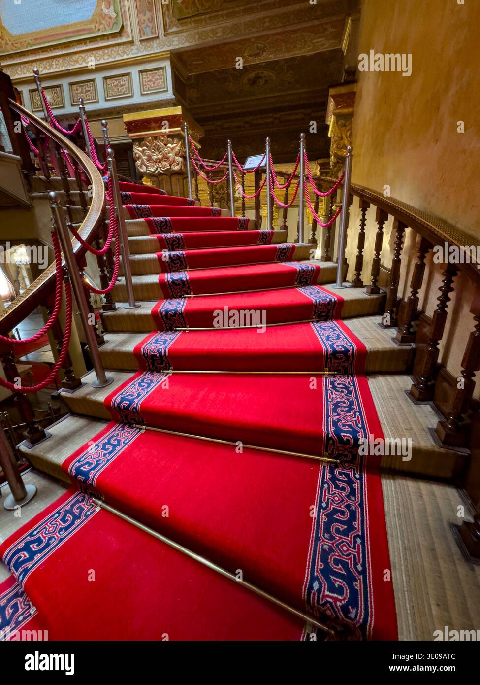 Innenansicht des Beylerbeyi-Palastes unter der Bosporus-Brücke - Sommerresidenz der osmanischen Sultane mit Blick auf Europa, orientalische Pracht. Turk Stockfoto