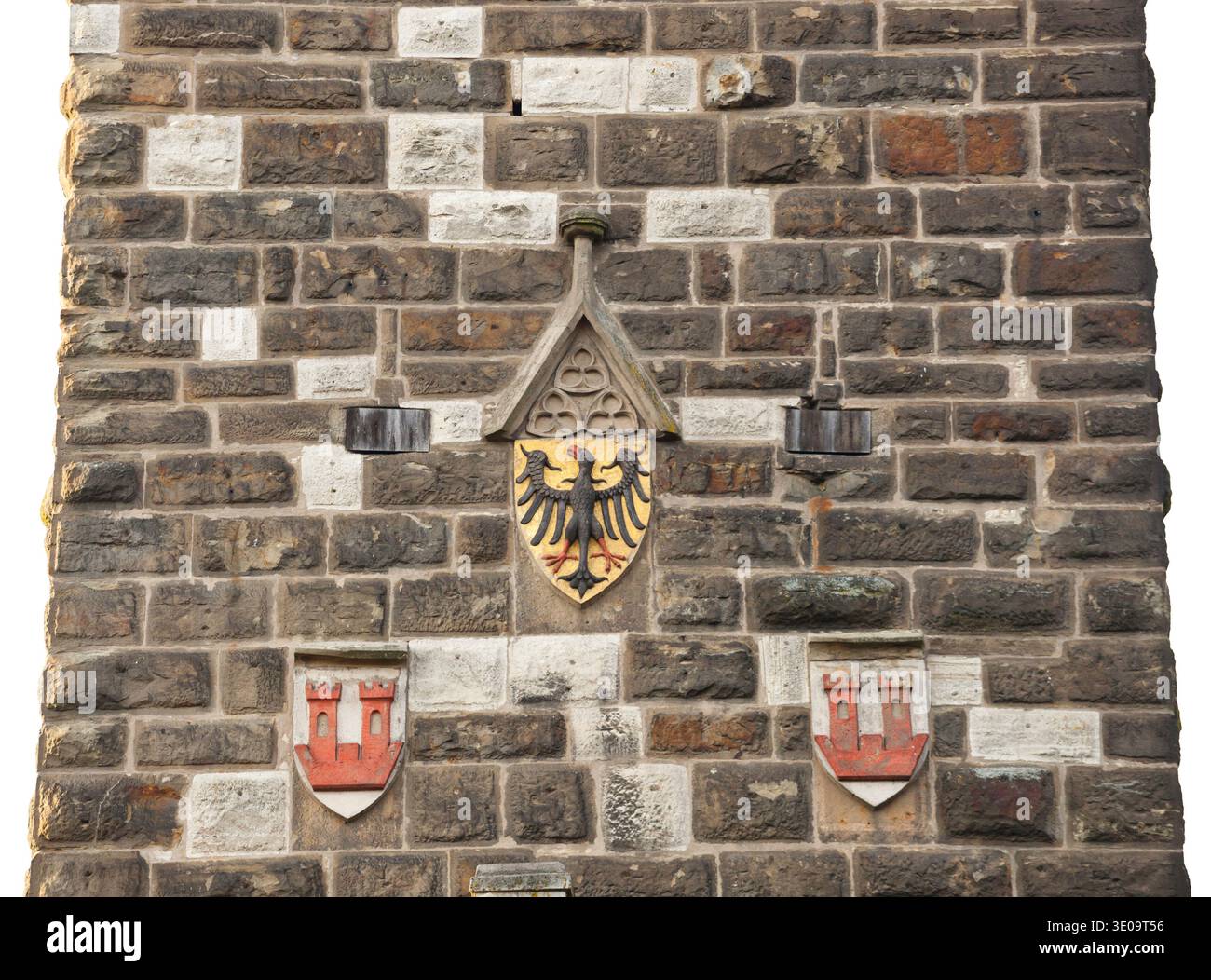 Antike Adler-Emblem an der Wand des alten Turm in Rothenburg Od der Tauber. Stockfoto