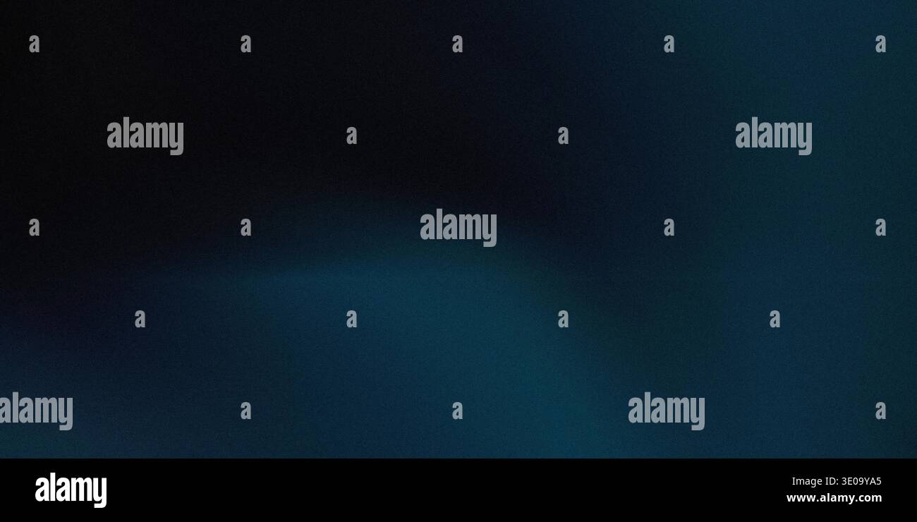 Dieses Bild zeigt einen dunkelblauen Hintergrund mit dezenten Lichteffekten und einer strukturierten Oberfläche, die eine dramatische und geheimnisvolle Atmosphäre mit erzeugt Stockfoto
