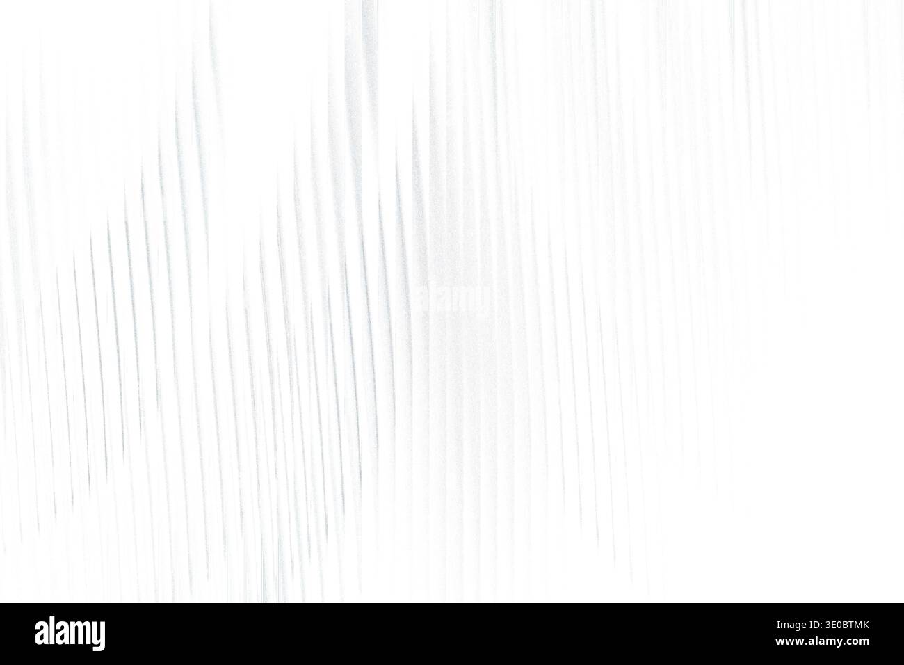 Abstrakter weißer Hintergrund mit dezenten vertikalen Linien und einem strukturierten Muster, das eine klare und minimalistische Ästhetik schafft Stockfoto