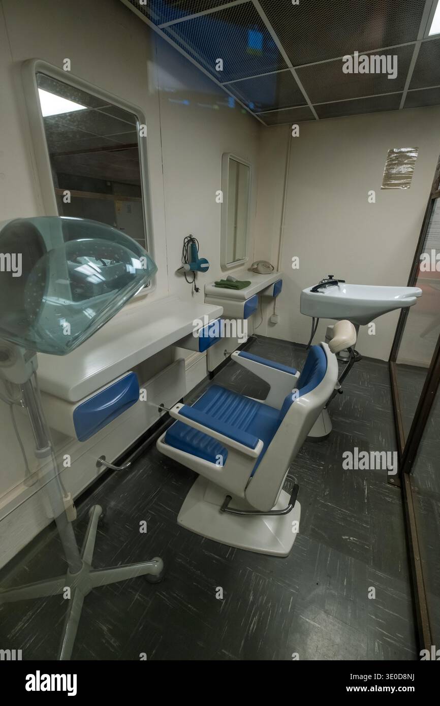 27.08.2025, Deutschland, Bad Neuenahr-Ahrweiler, Rheinland-Pfalz - Friseursalon im Flügel des Bundespräsidenten, Dokumentationszentrum Gouverneure Stockfoto