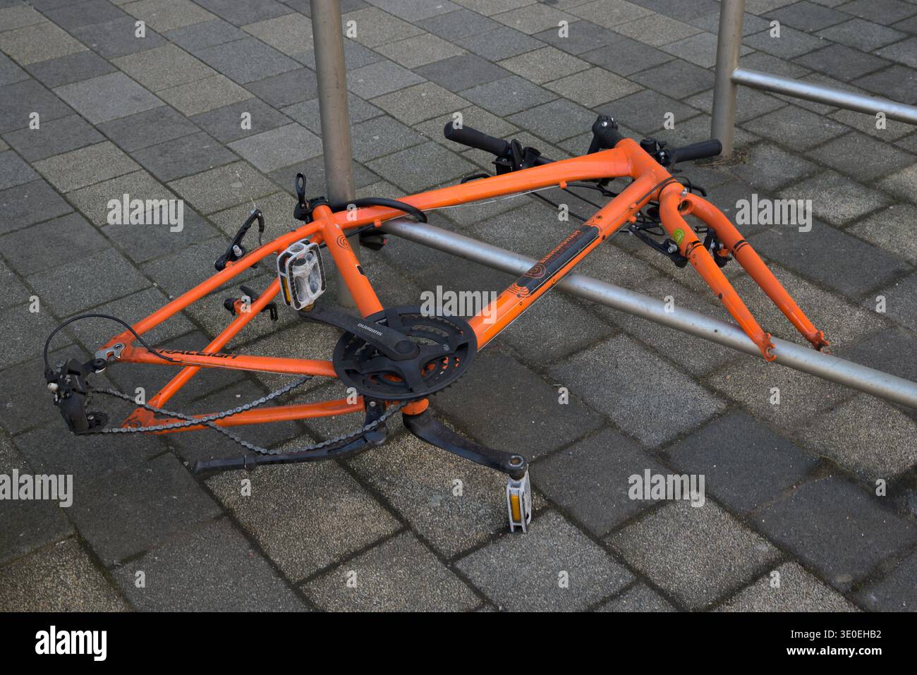 Wenn sich die Räder lösen Stockfoto