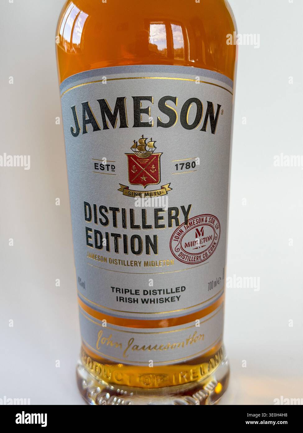 Eine Flasche einzigartigen Jameson Whiskey, den man nur in der Middleton Destillery kaufen kann, wo er in County Cork, Irland, hergestellt wird Stockfoto