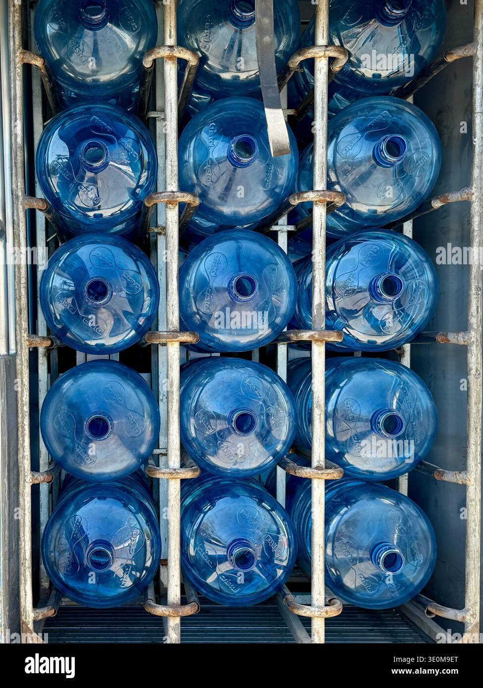 Trinkwasser-Lieferwagen für Haushalte und Geschäfte in Mérida, Yucatán, Mexiko - Smartphone-aufgenommenes Stockfoto