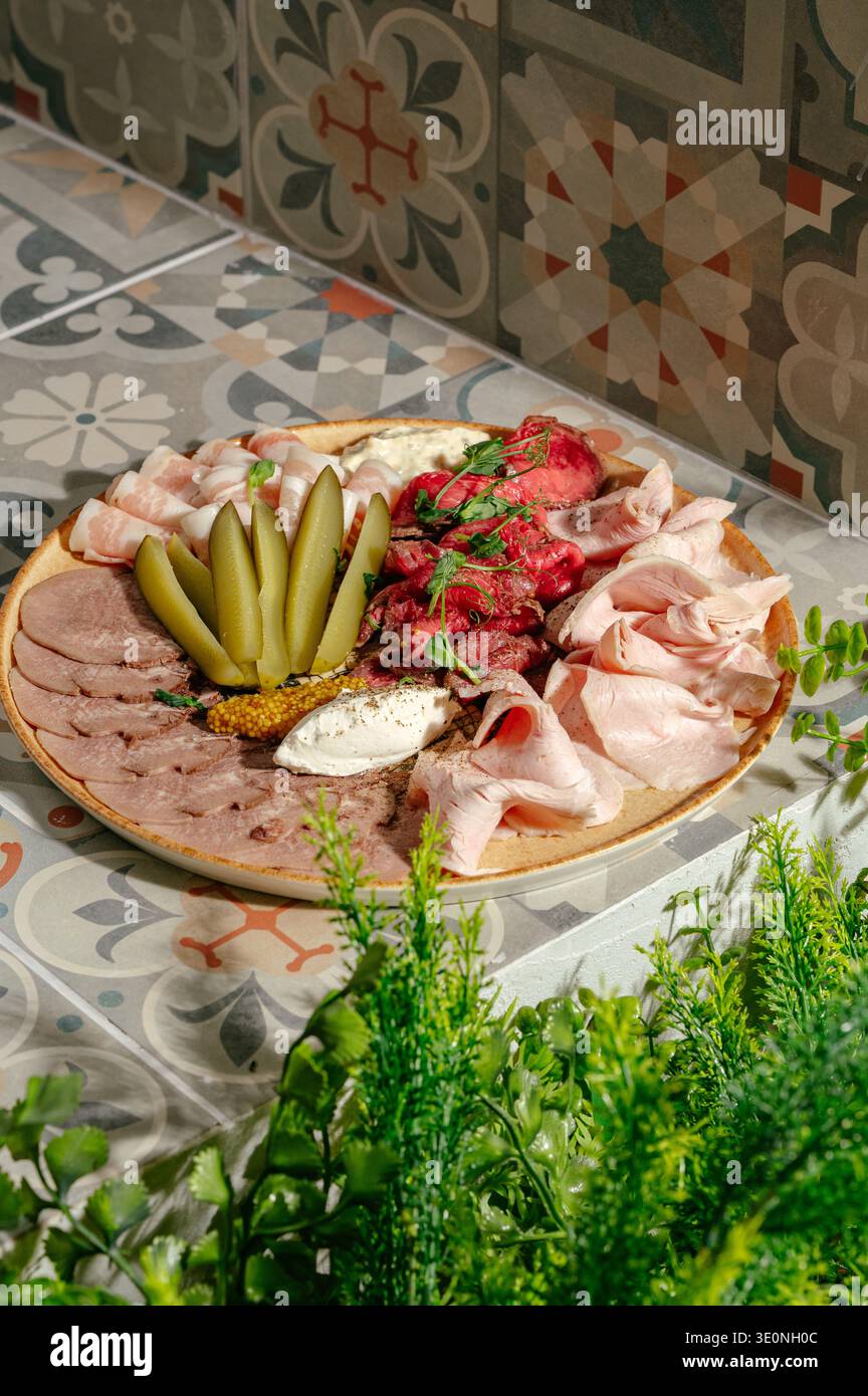 Eine Reihe von Fleischvorspeisen in einem Restaurant Stockfoto