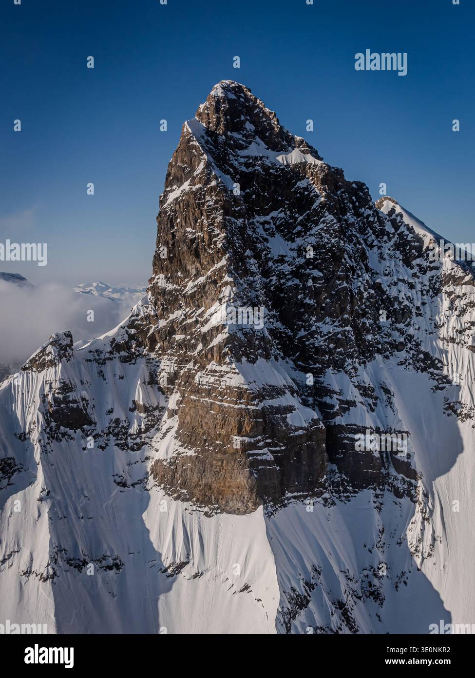 Die Dents du Midi sind 3 km lang, in den Chablais-Alpen, Kanton Wallis, Schweiz. Die sieben Gipfel und die benachbarten Gipfel sind sehr landschaftlich reizvoll. Stockfoto