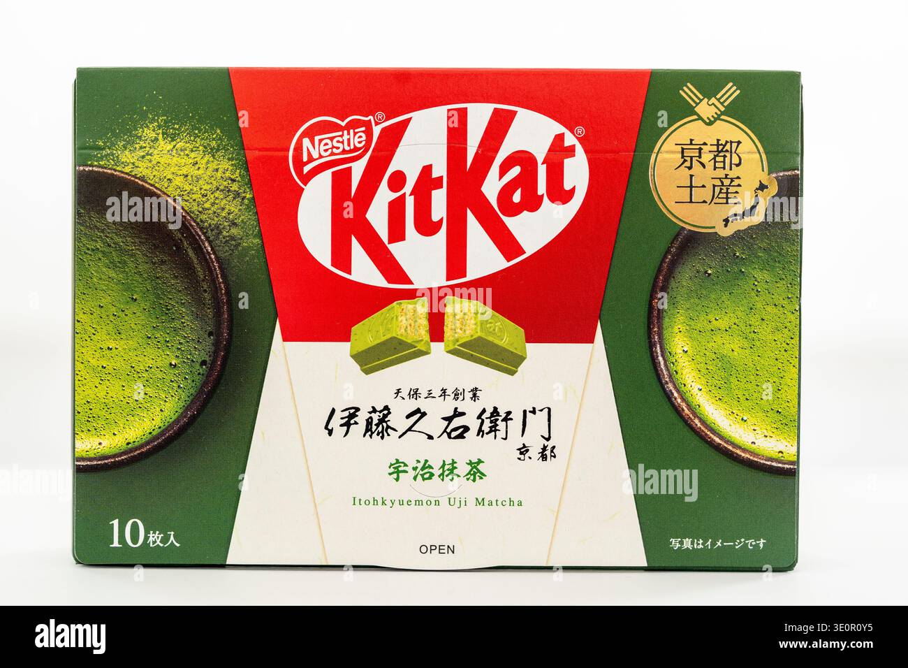 Japanische Kitkatbox mit Itohkyuemon Uji Matcha Kitkats. Sammlerstück in Japan, einem Land, das über 170 verschiedene KitKat-Geschmacksrichtungen anbietet. Stockfoto