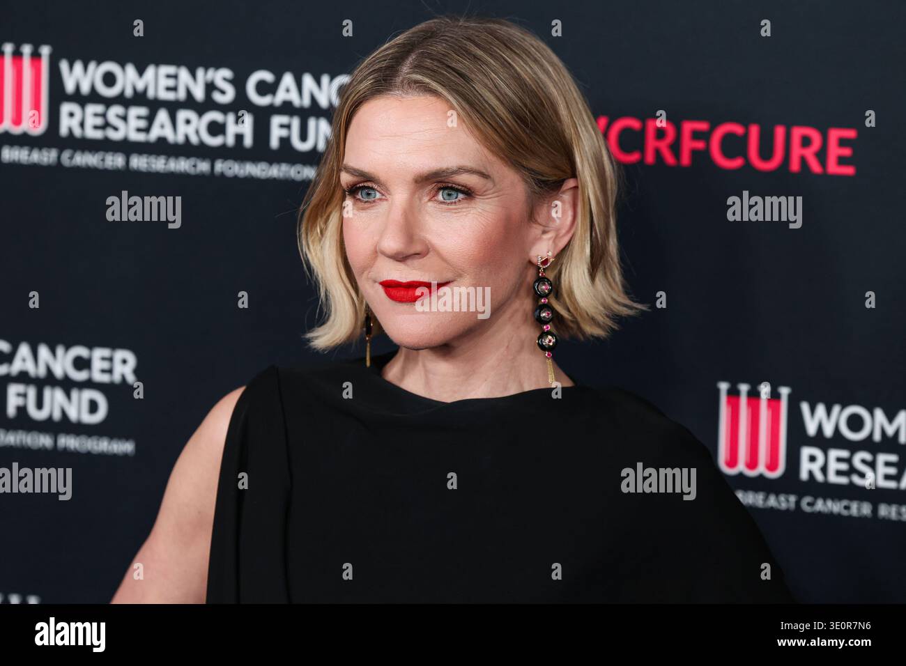 Beverly Hills, Usa. März 2026. BEVERLY HILLS, LOS ANGELES, KALIFORNIEN, USA - 11. MÄRZ: Rhea Seehorn kommt bei der Gala 2026 des Women's Cancer Research Fund, die am 11. März 2026 im Beverly Wilshire, Einem Four Seasons Hotel, in Beverly Hills, Los Angeles, Kalifornien, USA stattfindet. (Foto: Xavier Collin/Image Press Agency) Credit: Image Press Agency/Alamy Live News Stockfoto