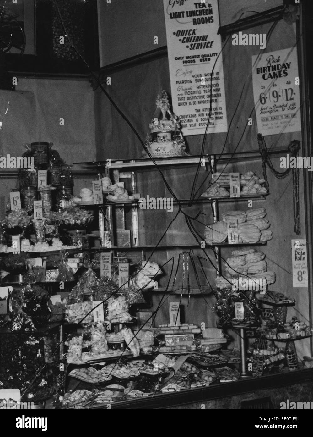 Griffith Bros Fenster kaputt. Juni 1939. Stockfoto