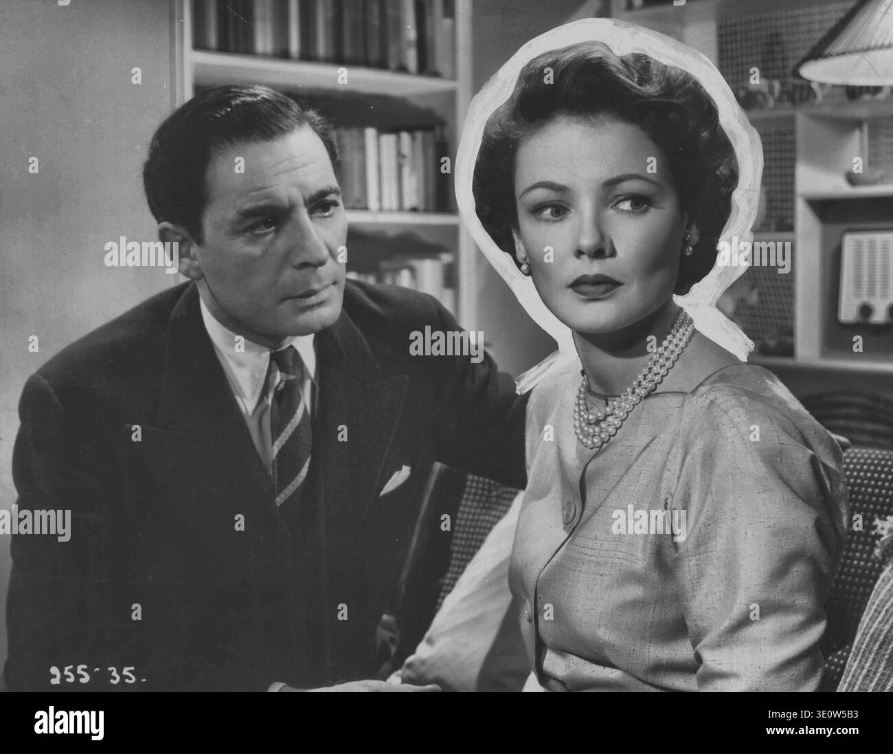 Leo Genn, Gene Tierney - Persönliche Angelegenheit. Gene Tierney ... 'A Personal Affair', ABC 3, Samstag, 9,15 Uhr, 10. Januar 1955. Stockfoto
