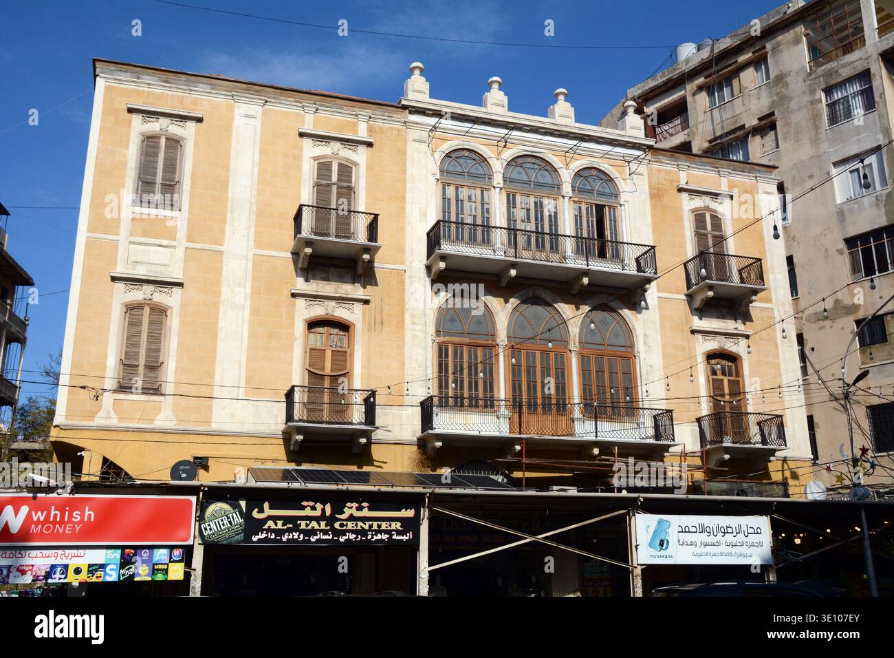 Eine restaurierte Villa aus der späten osmanischen/frühen französischen Kolonialzeit im Tall Square District der Stadt Tripolis, Libanon. Stockfoto