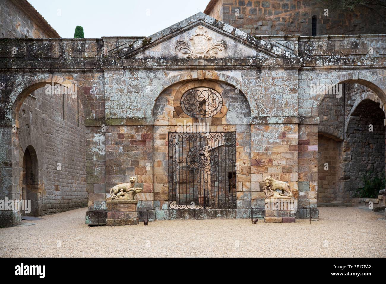Äußere der Zisterzienserabtei Fontfroide in Frankreich Stockfoto