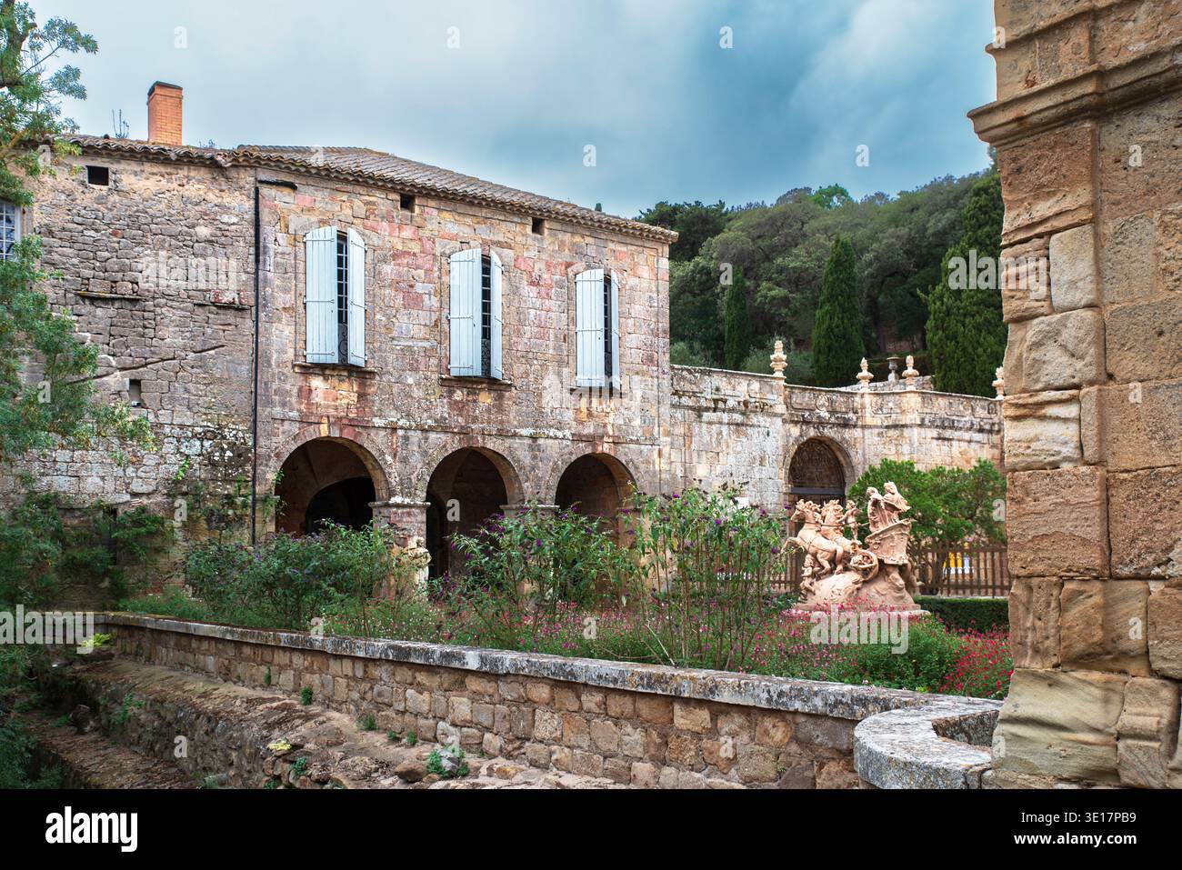 Äußere der Zisterzienserabtei Fontfroide in Frankreich Stockfoto