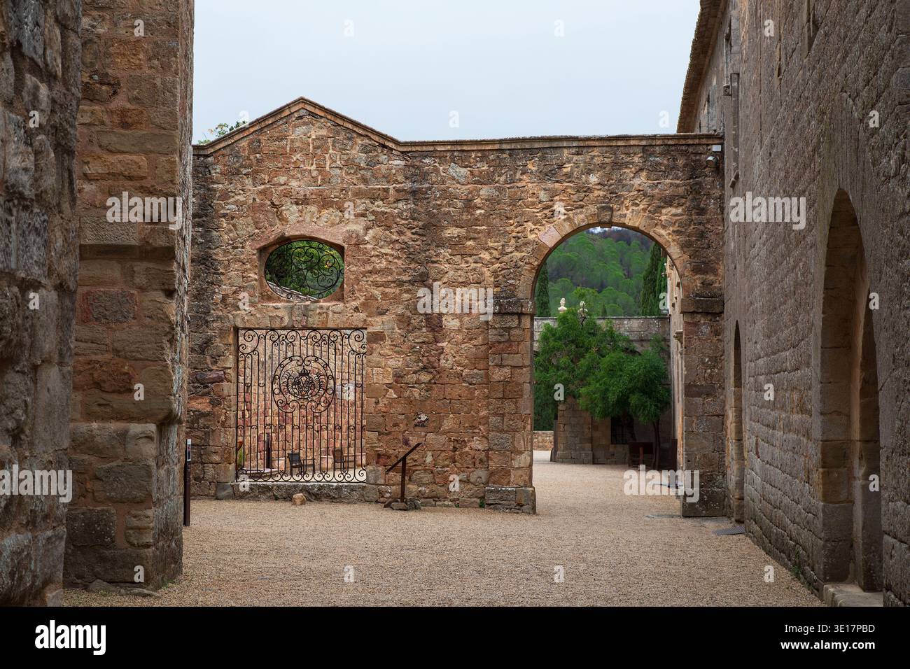 Äußere der Zisterzienserabtei Fontfroide in Frankreich Stockfoto