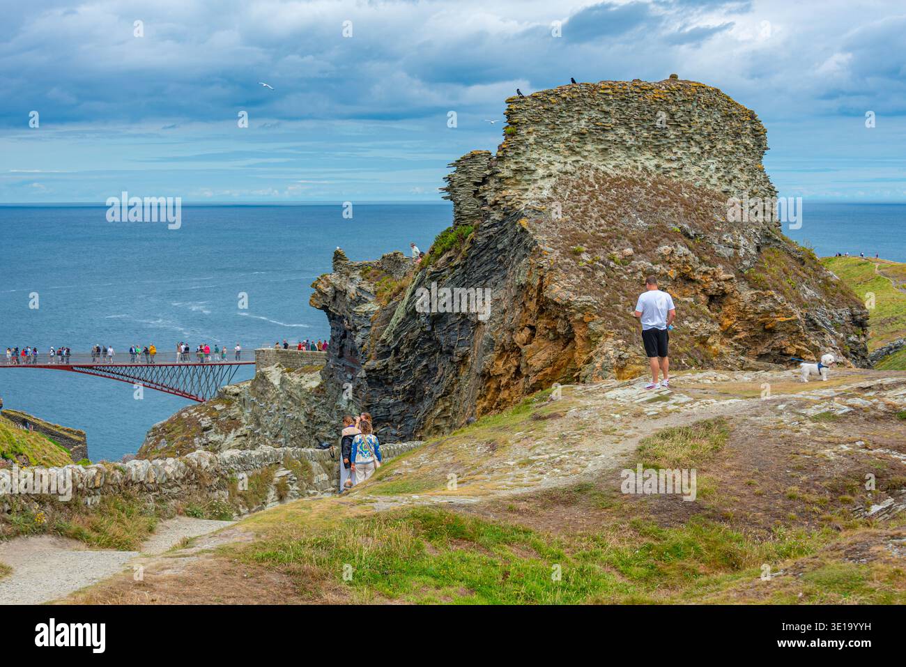 Tintagel, England, 19. Juli 2025: Sommertag auf der Burg Tintagel in England Stockfoto