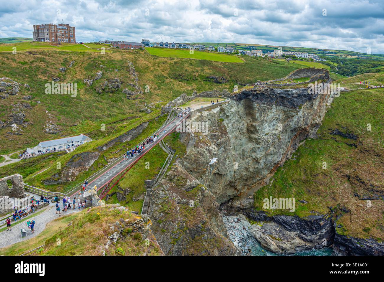 Tintagel, England, 19. Juli 2025: Sommertag auf der Burg Tintagel in England Stockfoto