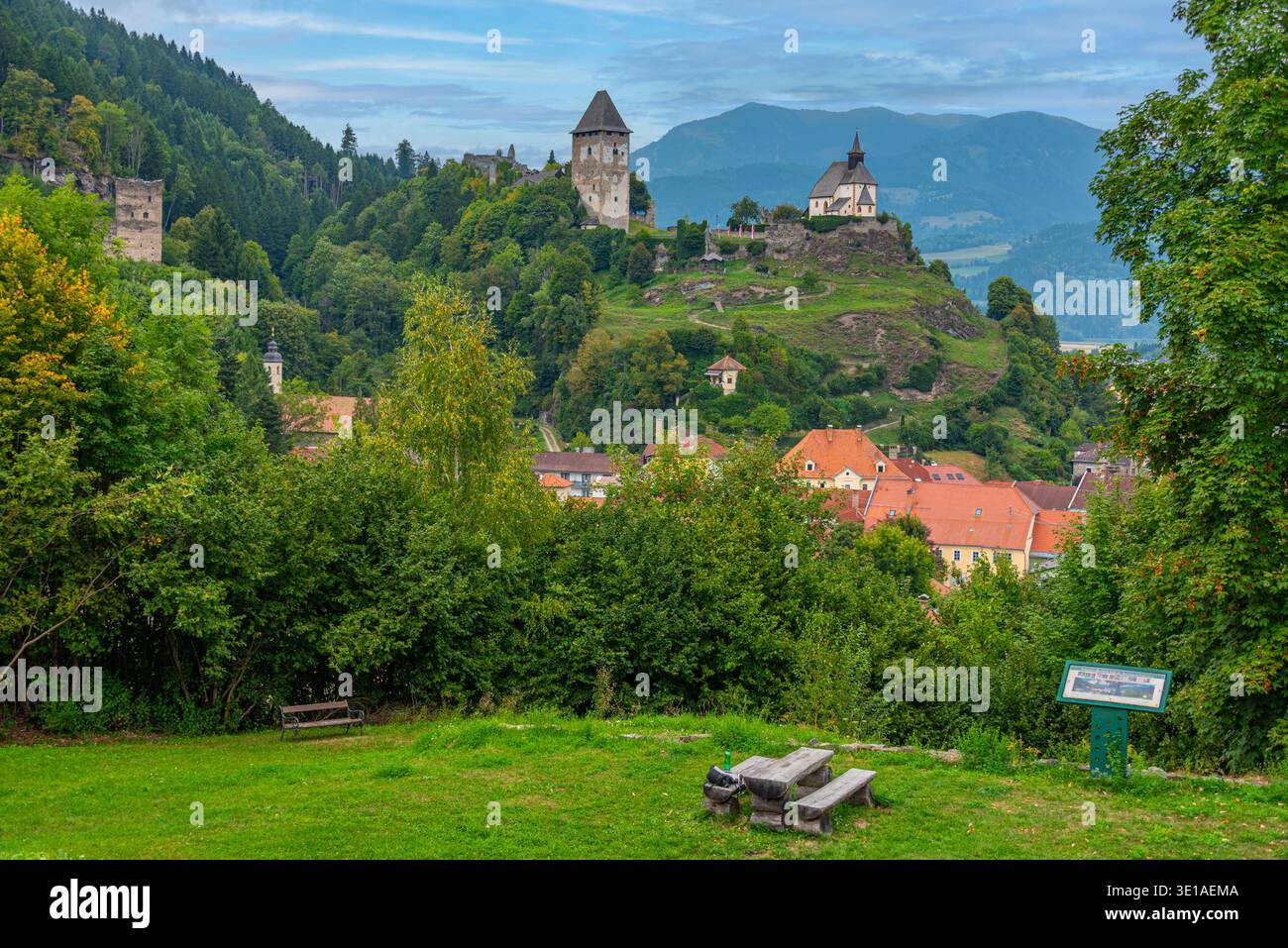 Schloss Petersberg oberhalb Friesach in Österreich. BILD Stockfoto