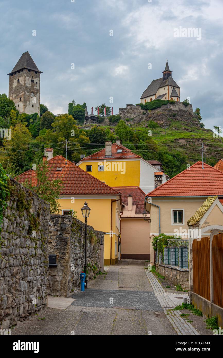 Schloss Petersberg oberhalb Friesach in Österreich. BILD Stockfoto