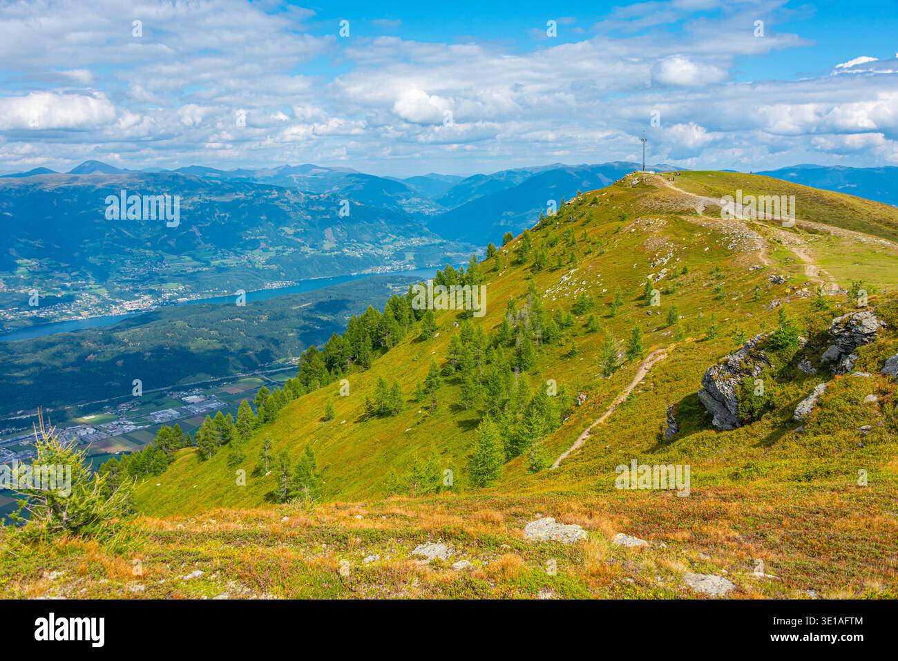 Panoramablick auf Spittal an der Drau und Millstatter See in Österreich.BILD Stockfoto