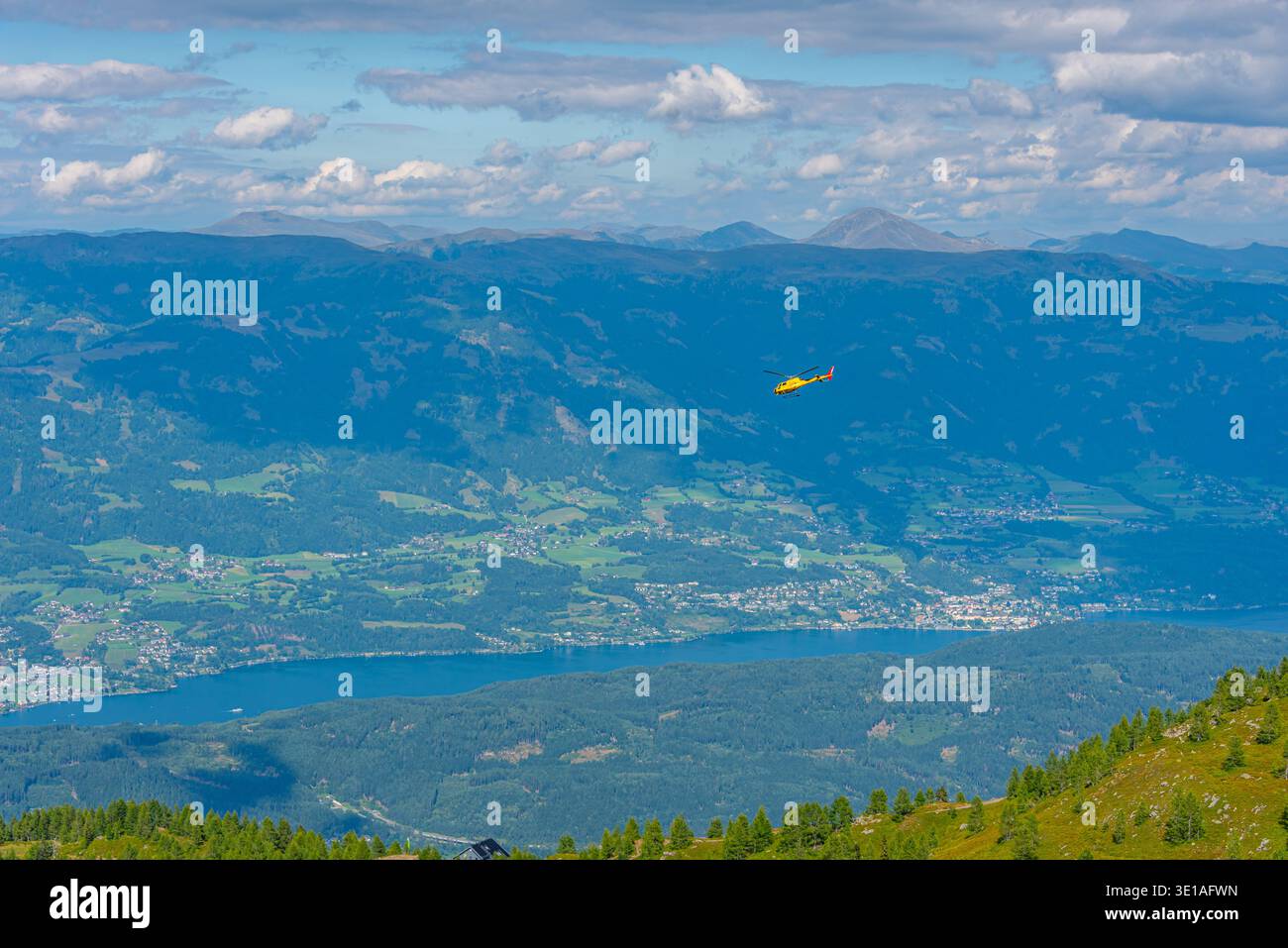 Panoramablick auf Spittal an der Drau und Millstatter See in Österreich.BILD Stockfoto