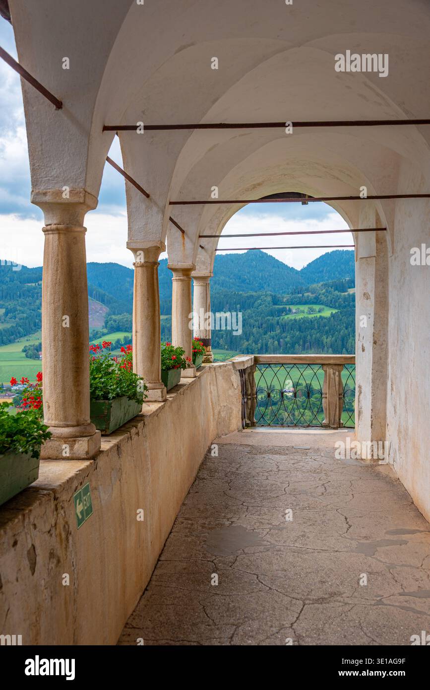 Hof von Schloss Hochosterwitz in Österreich. BILD Stockfoto