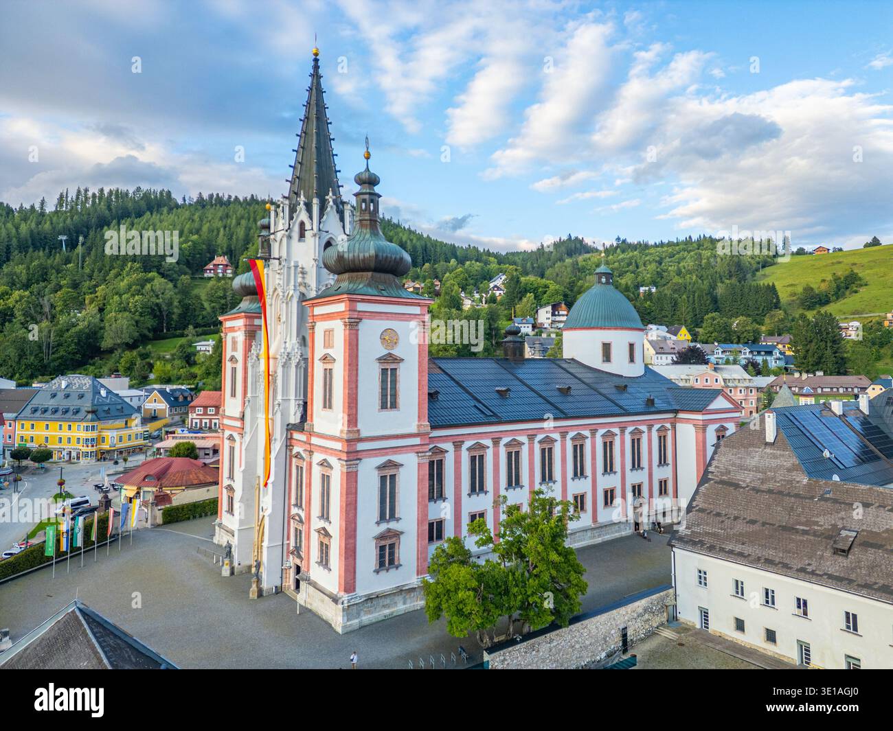 Mariazell Basilika an einem sonnigen Tag in Österreich. BILD Stockfoto