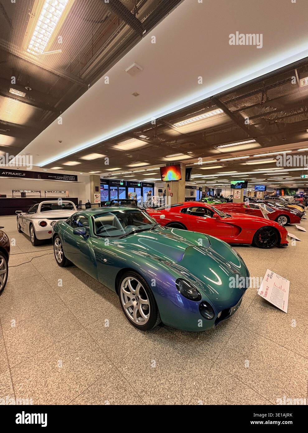 01.01.2026 Polen, Warschauer Automobilausstellung, seltener TVR toskanischer Mk2 in Chamäleon Paint auf der Sportwagenausstellung Stockfoto