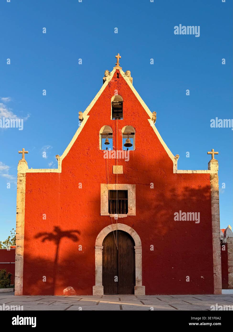 Die Kirche von Itzimna in Merida Mexiko, auch bekannt als Parroquia de Nuestra Señora del Perpetuo - Smartphone-aufgenommenes Stockfoto