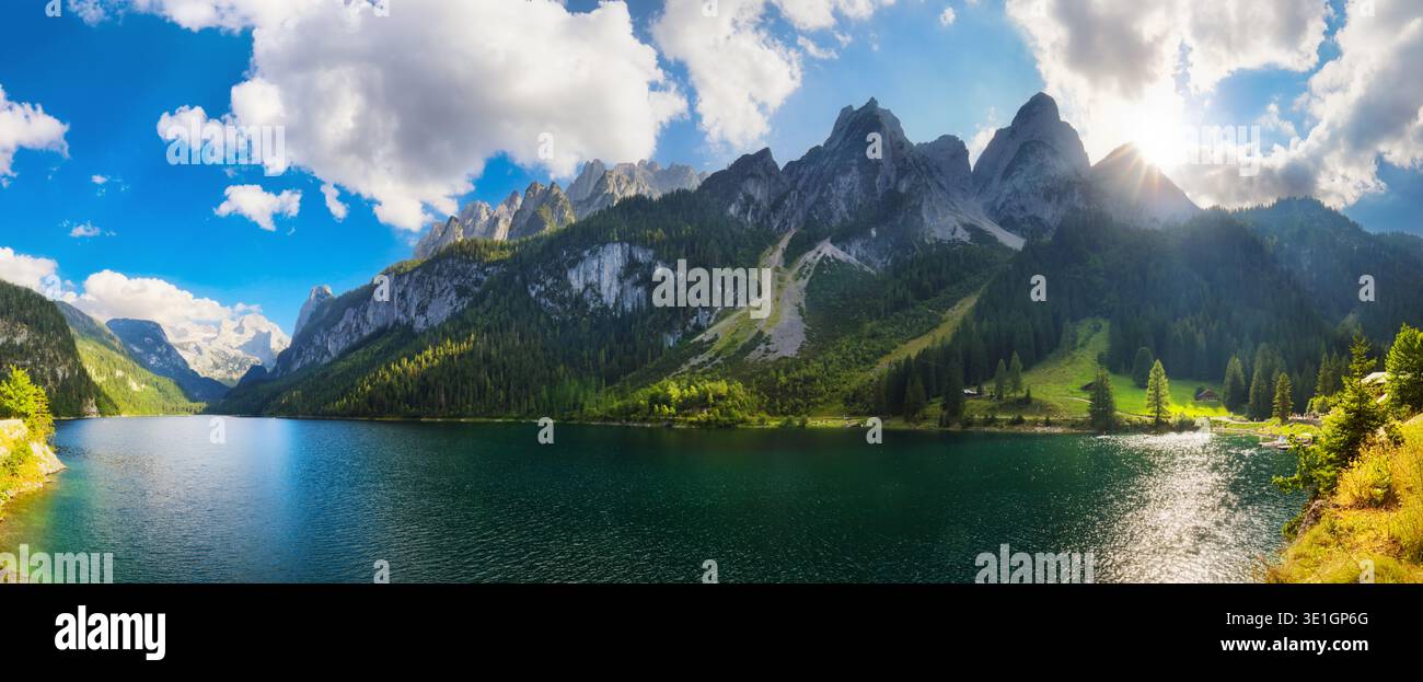 Der Gosausee in den österreichischen Alpen. Österreichische Alpenlandschaft im Sommer bei Dachstein Stockfoto