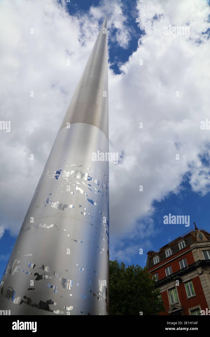 DUBLIN, IRLAND - 6. JULI 2024: Denkmal für den öffentlichen Raum von Dublin an der O'Connell Street, Northside von Dublin. Stockfoto