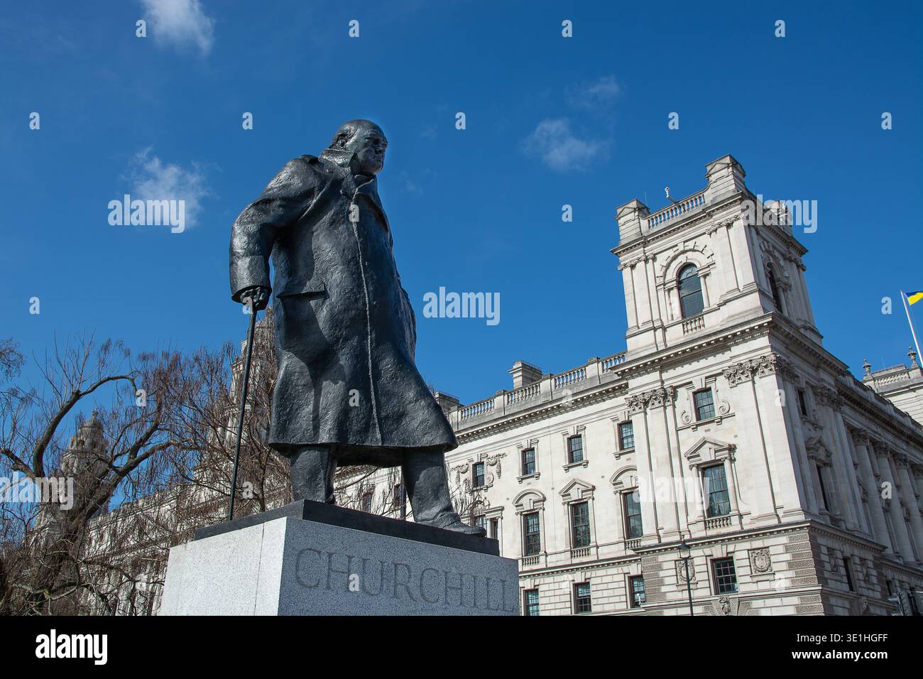 Bronzestatue von Sir Winston Churchill, Parliament Square, Westminster, London, England, UK. Skulptur von Ivor Roberts-Jones, Stockfoto