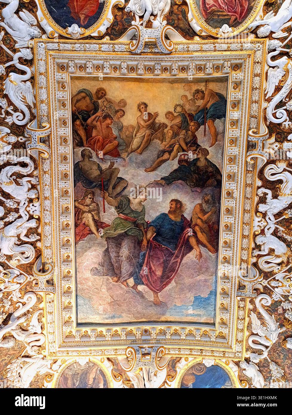 Blick auf das Fresko von Nicolo Bambini, „Jupiter überträgt die Adria nach Venedig“, das sich im Dogenpalast in Venedig befindet. 29. Dezember 2025, Venedig, Italien Stockfoto