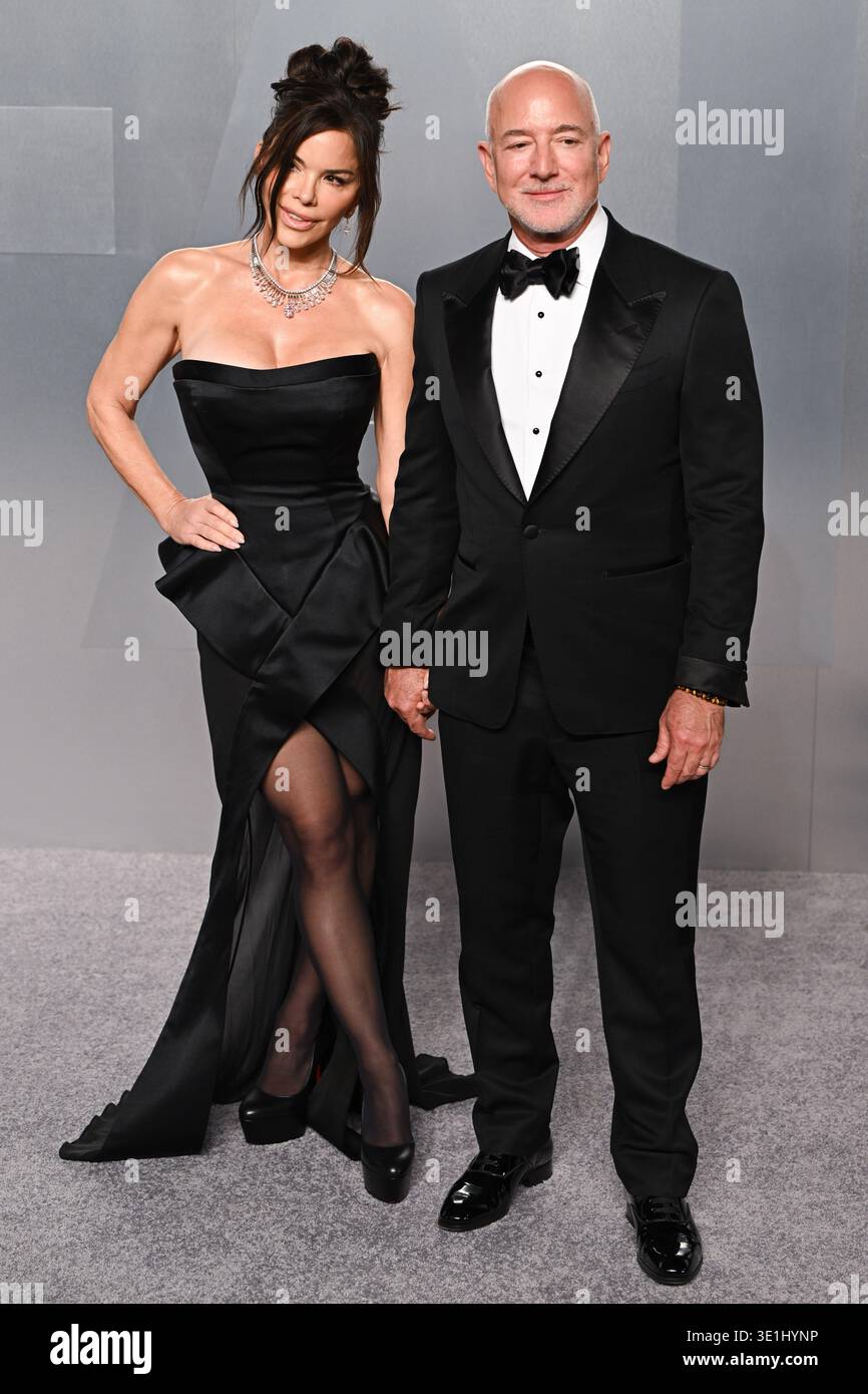 Los Angeles, USA. März 2026. Laura Sanchez und Jeff Bezos kommen bei der Vanity Fair Oscar Party, den David Geffen Galeries, LACMA. Quelle: Doug Peters/EMPICS/Alamy Live News Stockfoto