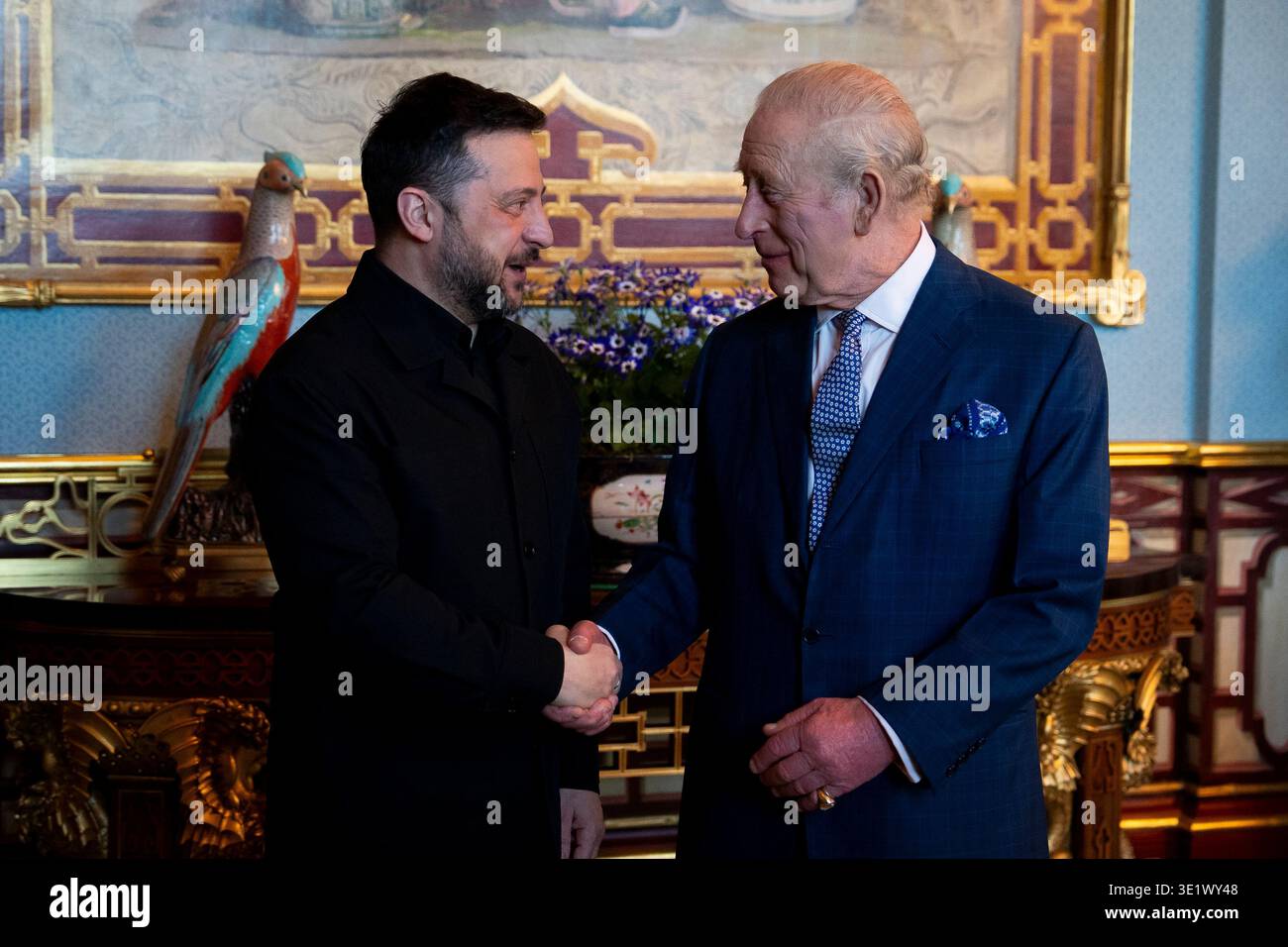 König Karl III. Hält eine Audienz mit dem ukrainischen Präsidenten Wolodymyr Zelensky im Londoner Buckingham Palace. Bilddatum: Dienstag, 17. März 2026. Stockfoto
