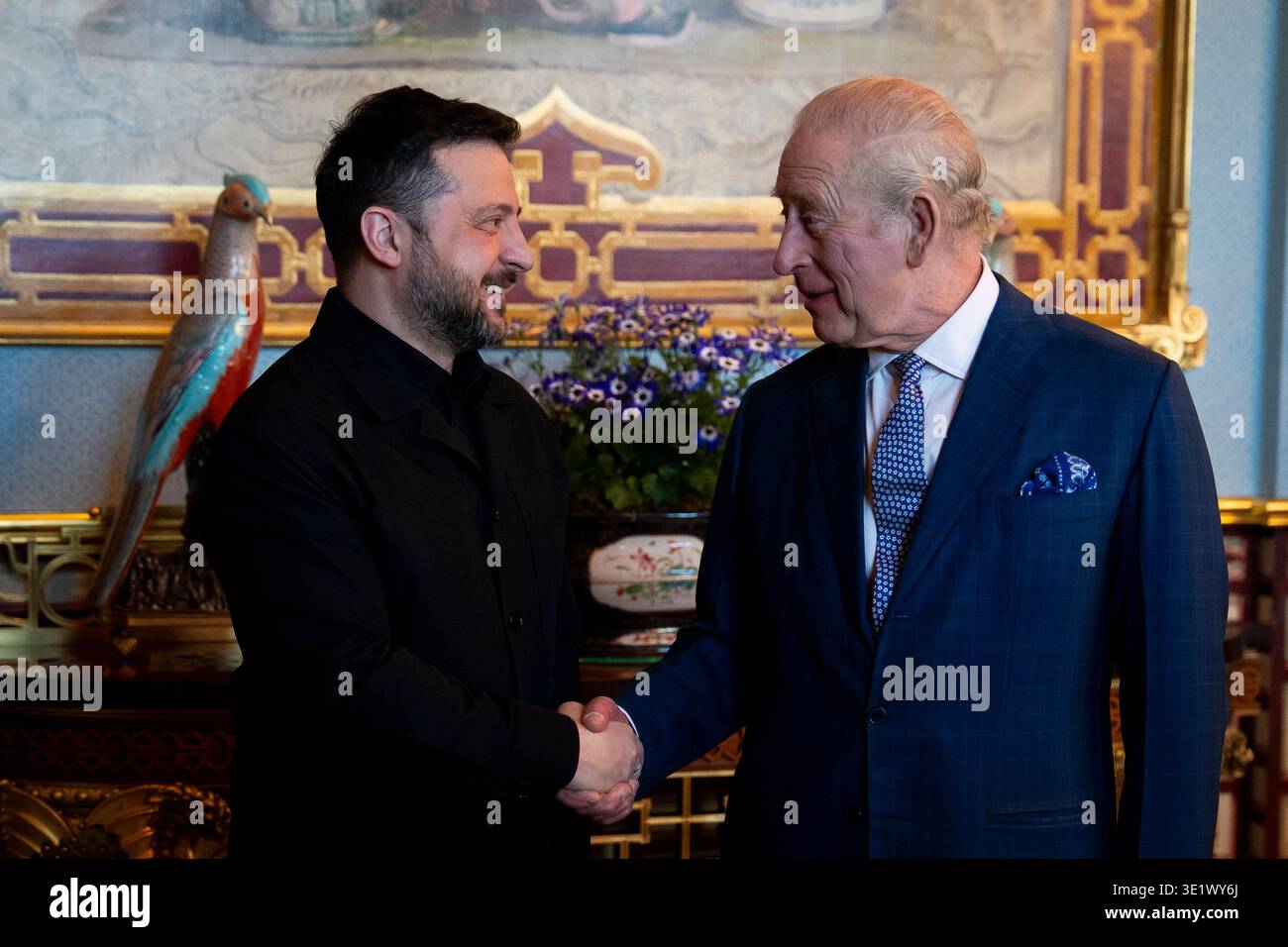König Karl III. Hält eine Audienz mit dem ukrainischen Präsidenten Wolodymyr Zelensky im Londoner Buckingham Palace. Bilddatum: Dienstag, 17. März 2026. Stockfoto