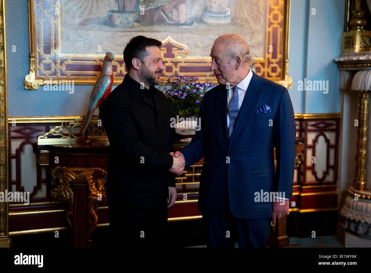 König Karl III. Hält eine Audienz mit dem ukrainischen Präsidenten Wolodymyr Zelensky im Londoner Buckingham Palace. Bilddatum: Dienstag, 17. März 2026. Stockfoto