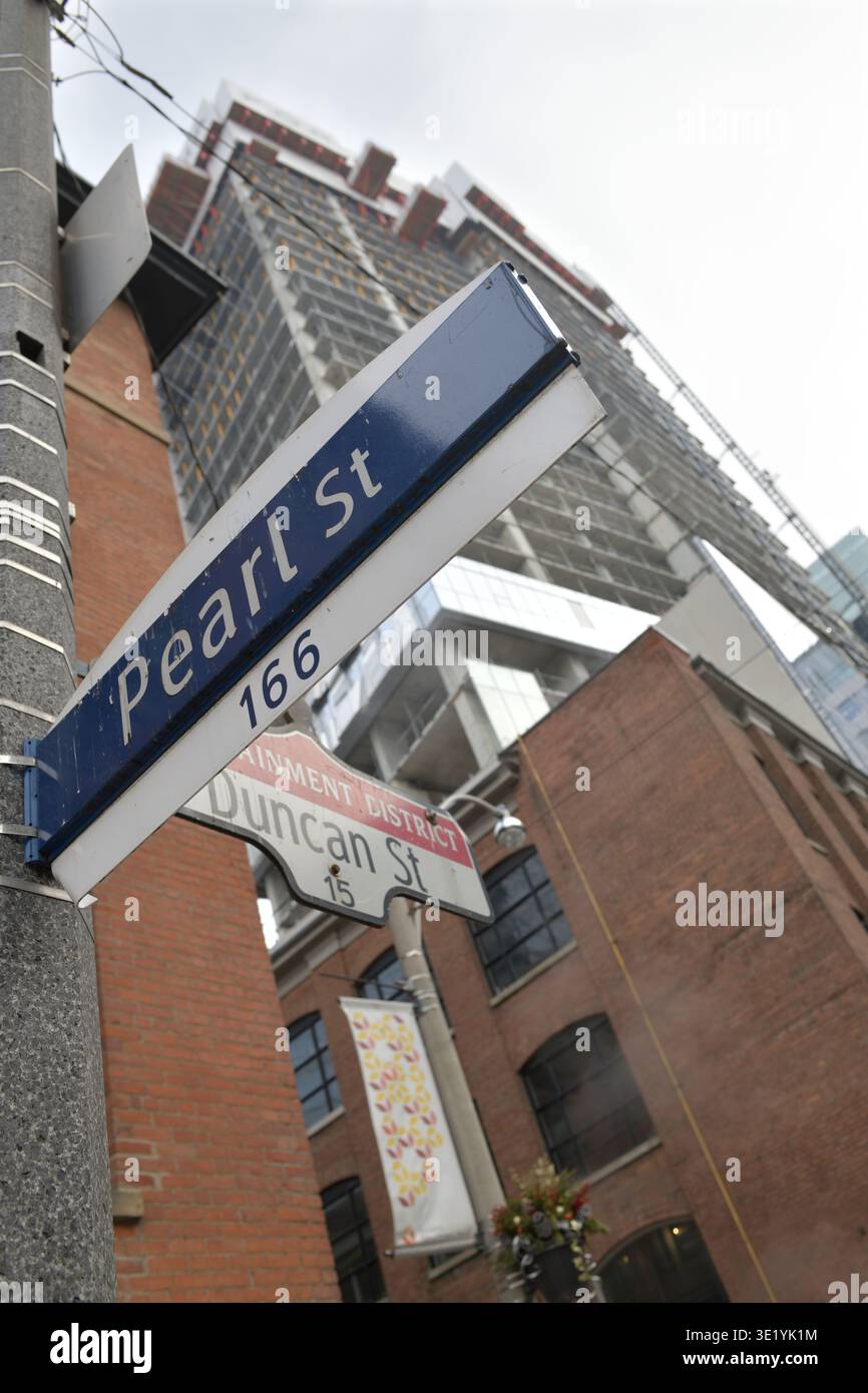 Ecke Pearl St und Duncan St im Unterhaltungsviertel, Toronto Stockfoto