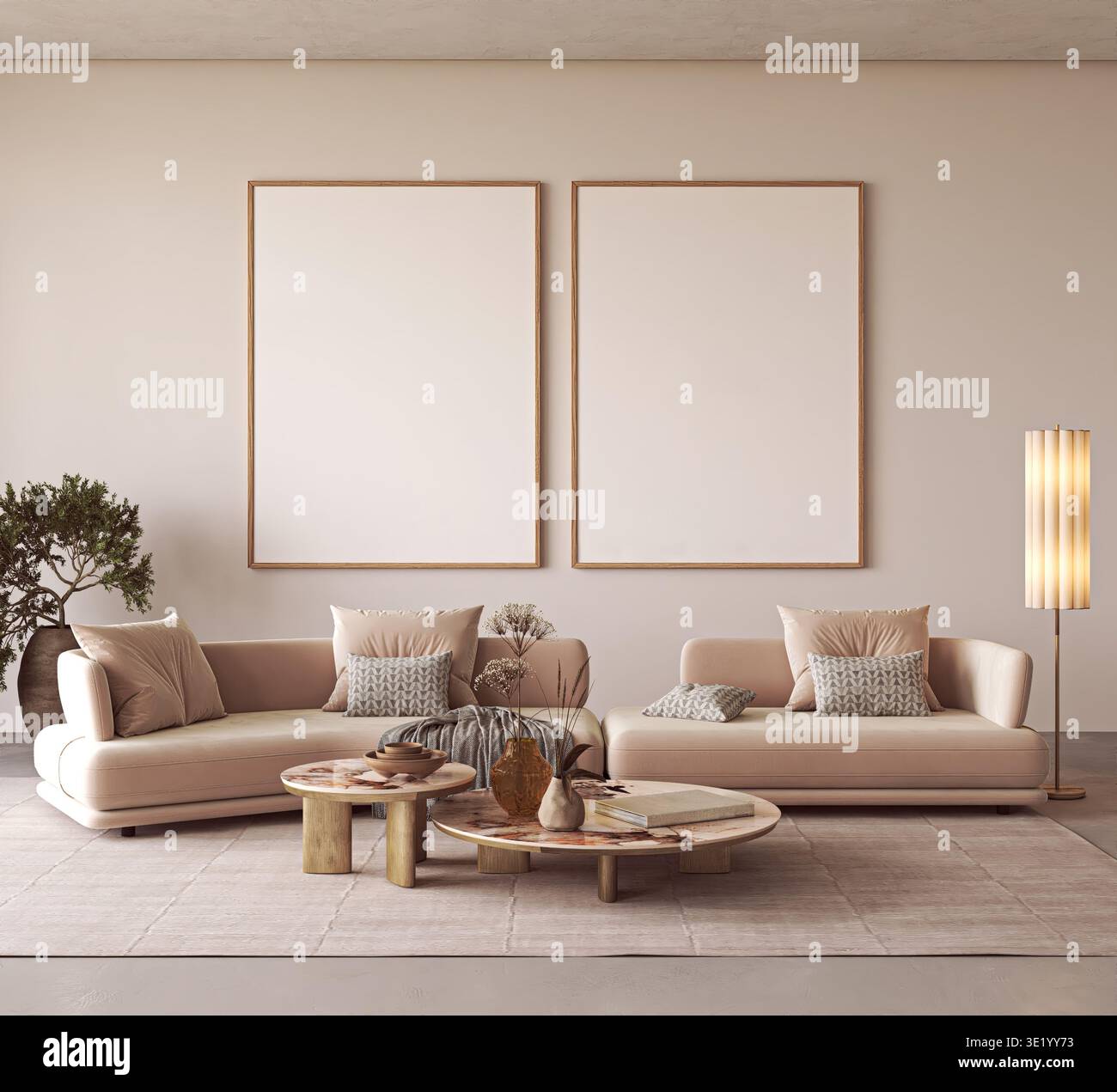Modernes Wohnzimmer mit zwei leeren Posterrahmen und beigefarbenem Sofa Stockfoto