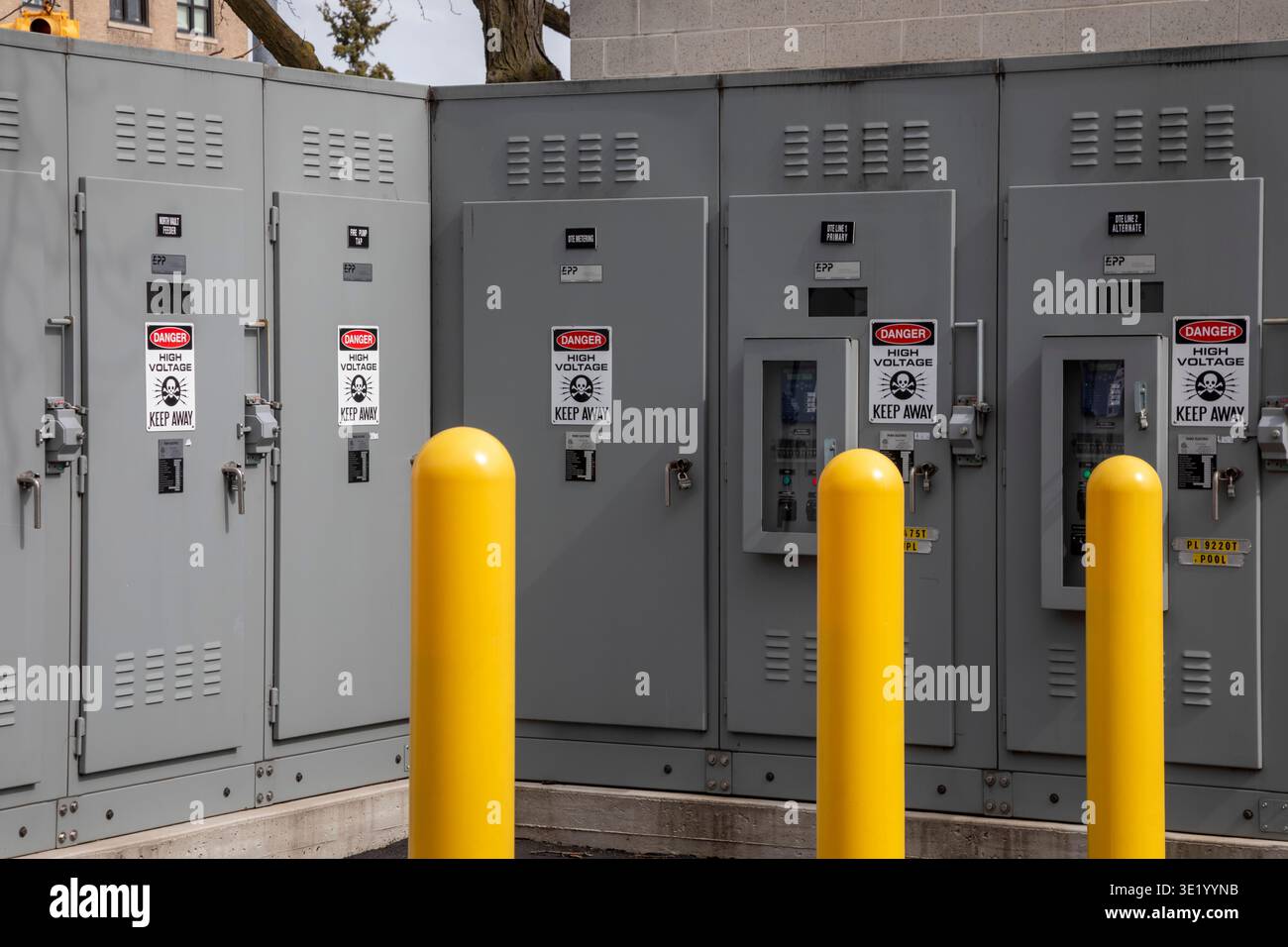 Detroit, Michigan: Hochspannungs-Elektrogeräte im Detroit Institute of Arts Museum. Stockfoto
