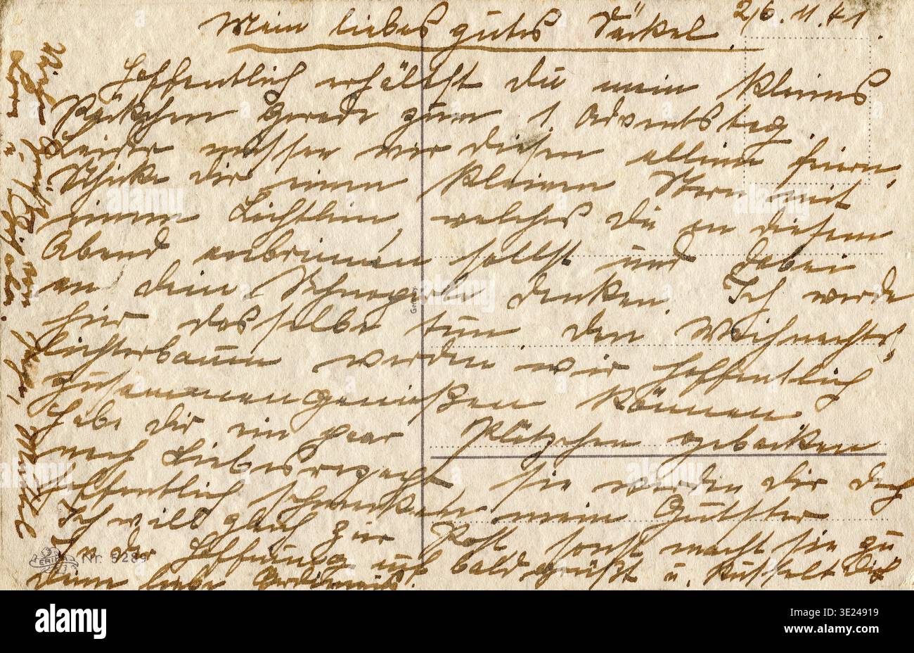 Fragment einer alten handgeschriebenen Weihnachtspostkarte. Vintage-Handschrift auf einer Postkarte, um 1941 Stockfoto