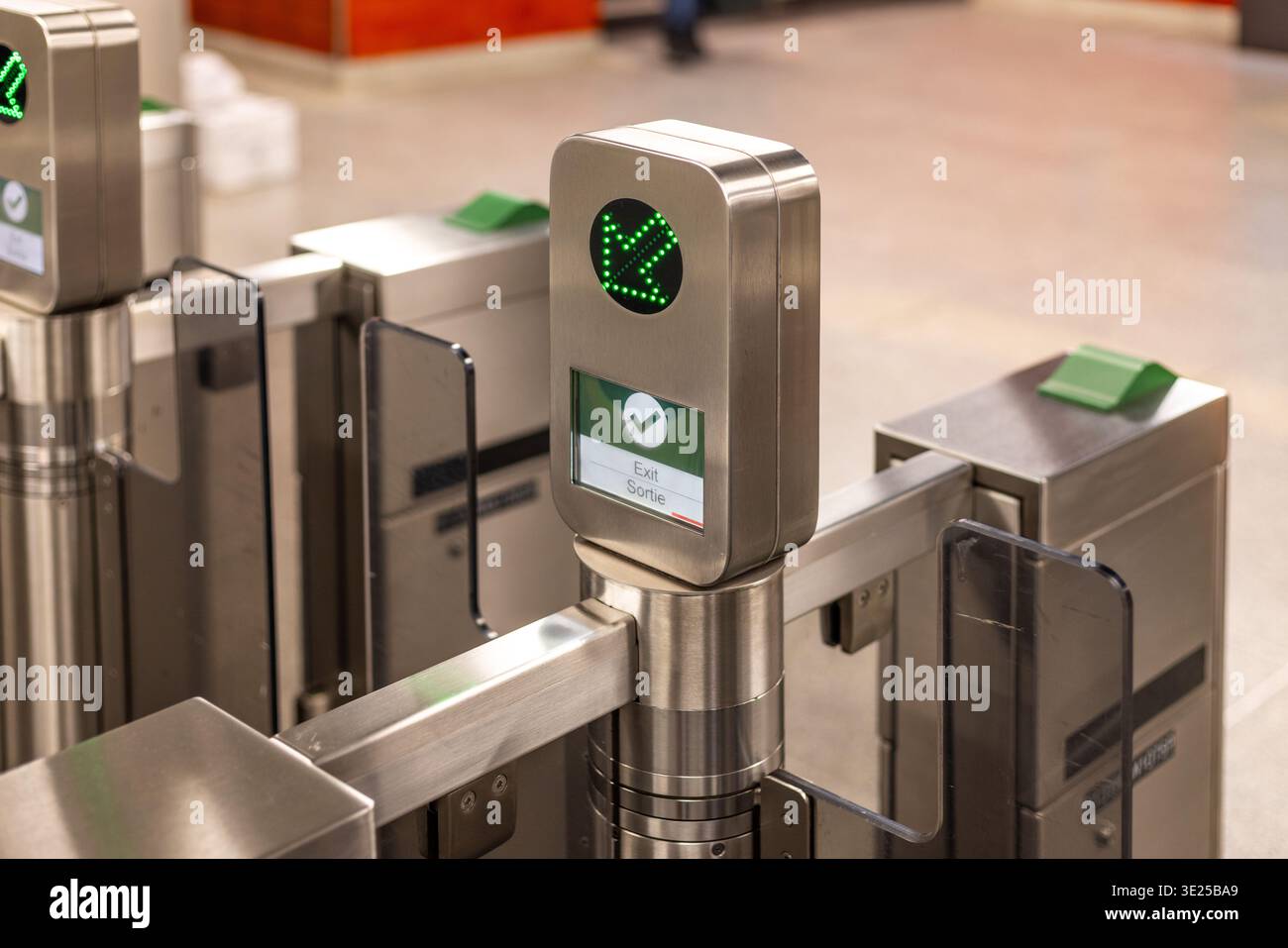 U-Bahn-Automaten. Kontaktlose Smartcard-Technologie im öffentlichen Verkehr Stockfoto