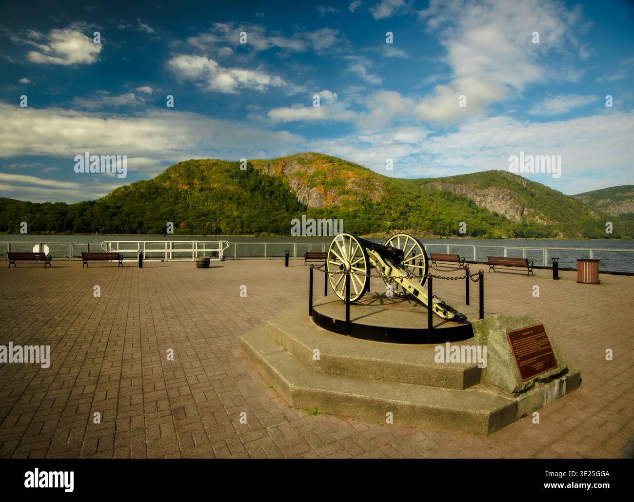 Die Iron Banded Kanone AKA Parrott Gun am Kaltfrühling ny Dock Stockfoto