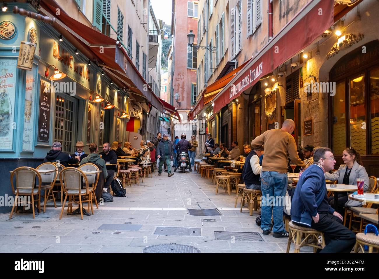 Straßencafés, Altstadt, Nizza, Frankreich Stockfoto