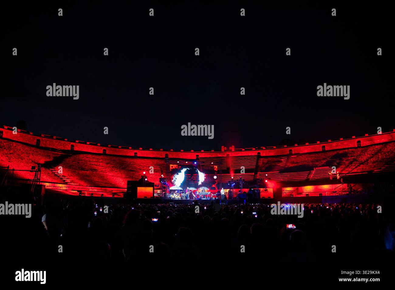 Puuh tritt live im Amphitheater von Pompeji auf, während der letzten Konzerttour am 22. Juli 2024. Stockfoto